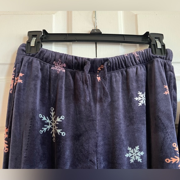 COZIE✨2 Pc PJ Set -Navy Blue Velour Background w Colorful Snowflakes- Hoodie Top - Picture 8 of 12